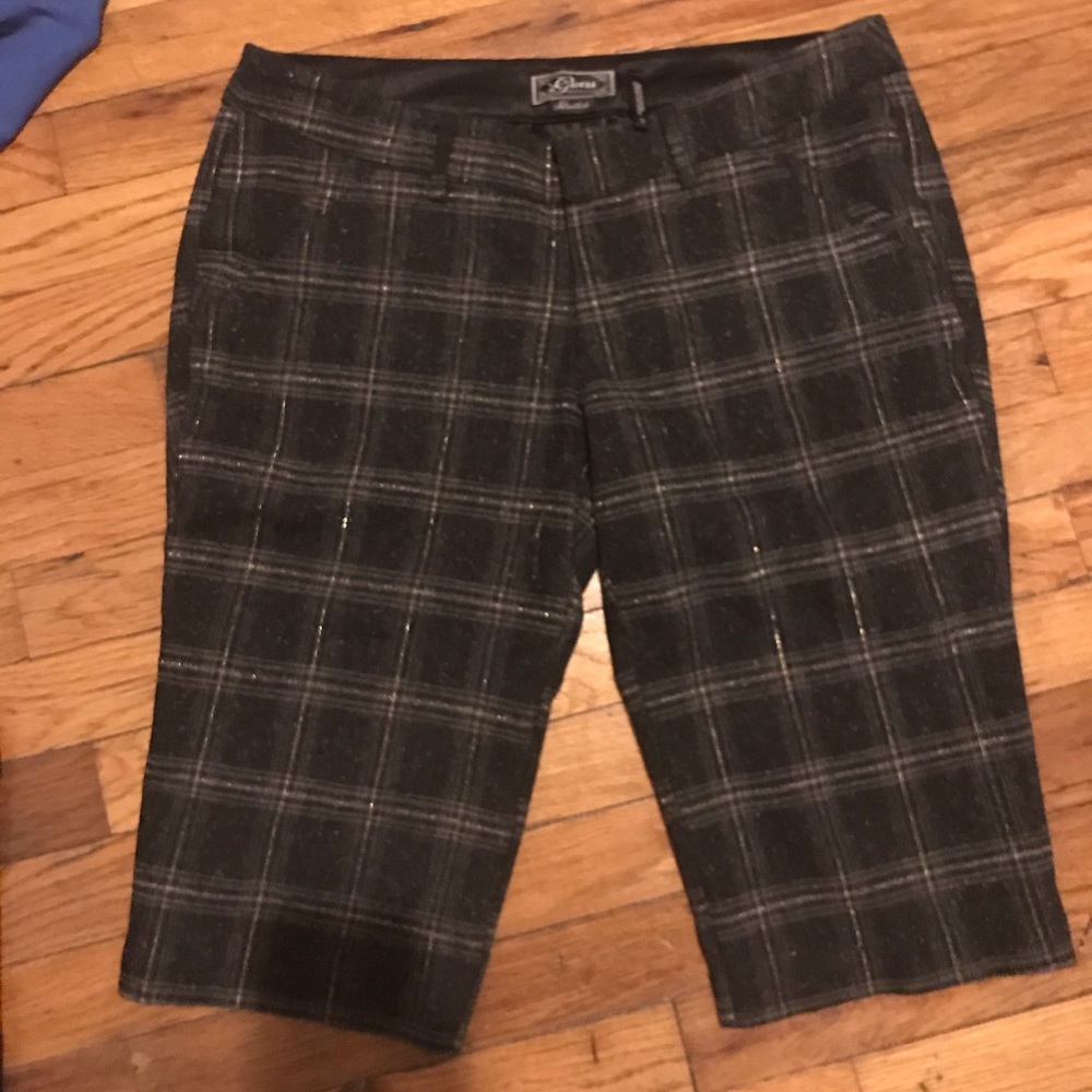 Guess dress shorts. Plaid with gold.